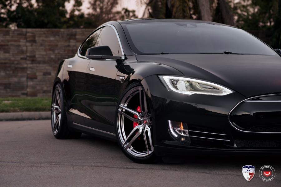  Tesla Model S on Vossen Wheels (HC-1) 2016 года  (фото 16 из 23)